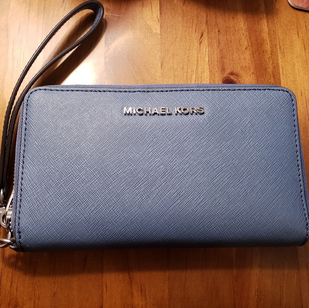 Michael Kors Travel Jet Set Phone Wallet